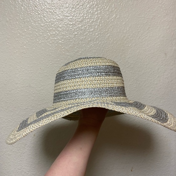 Four Buttons tan nude silver wide brim brimmed summer straw floppy sun hat OS - Picture 3 of 9